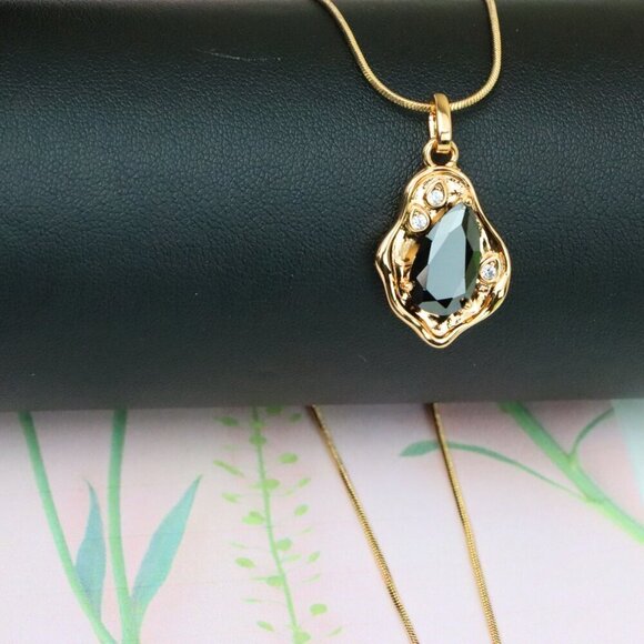 "Chic Black Teardrop Pendant in Gold Frame, XPPT1735 - Picture 13 of 13